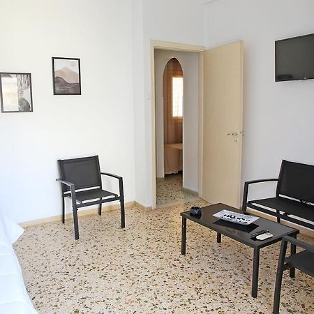 Renata Room By The Sea Near Airport Артемида Екстериор снимка