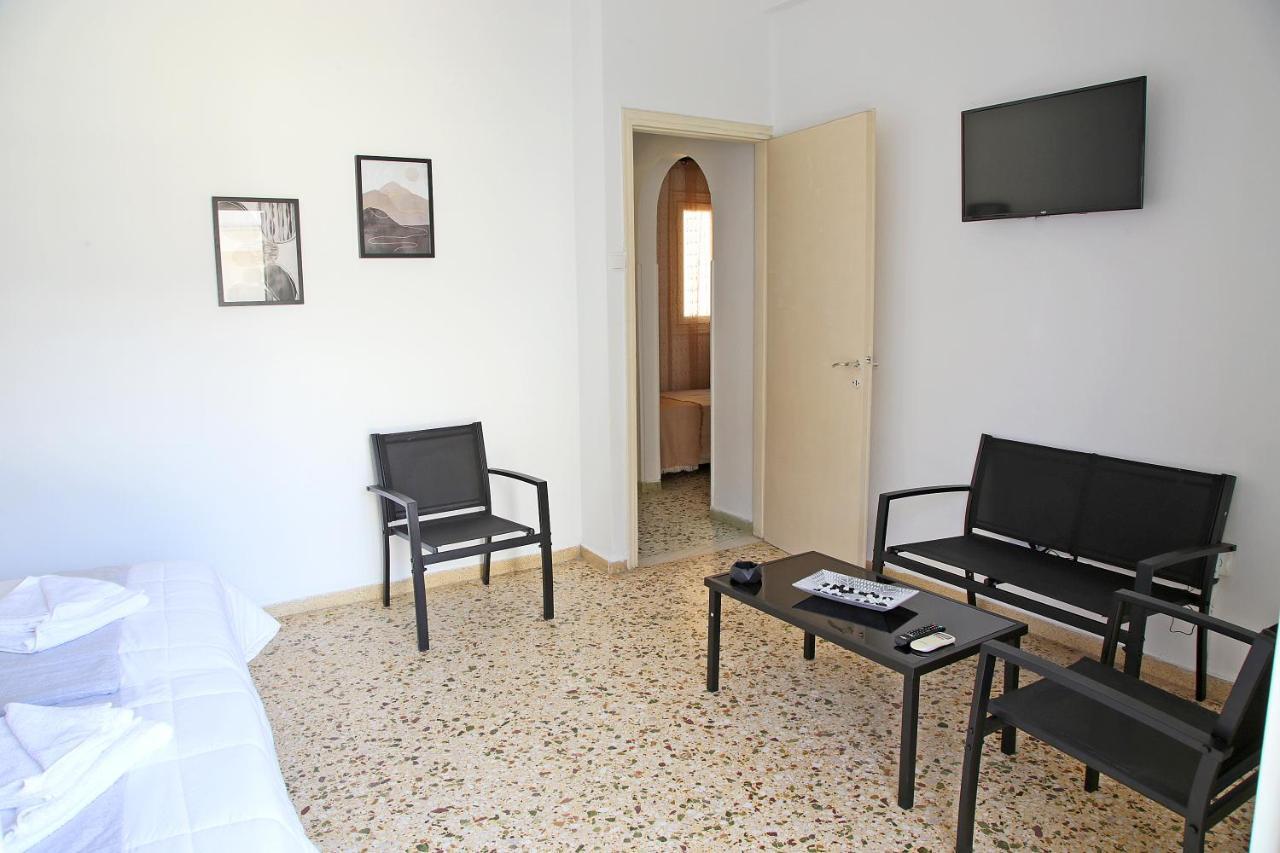 Renata Room By The Sea Near Airport Артемида Екстериор снимка