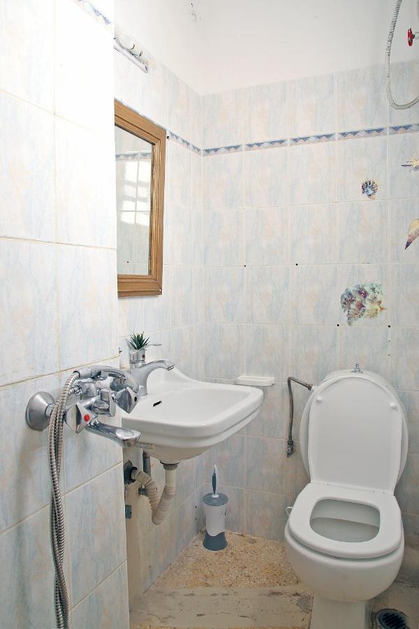 Renata Room By The Sea Near Airport Артемида Екстериор снимка
