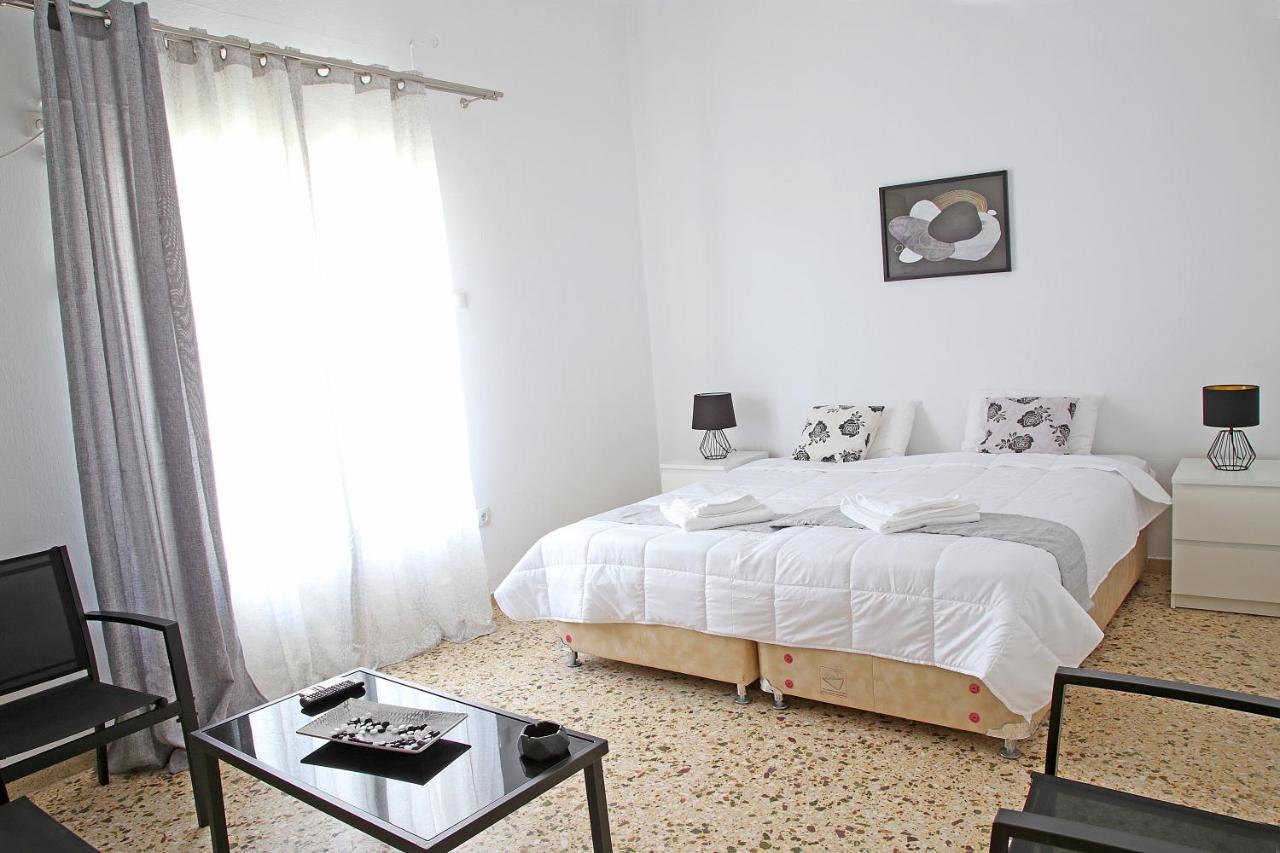 Renata Room By The Sea Near Airport Артемида Екстериор снимка