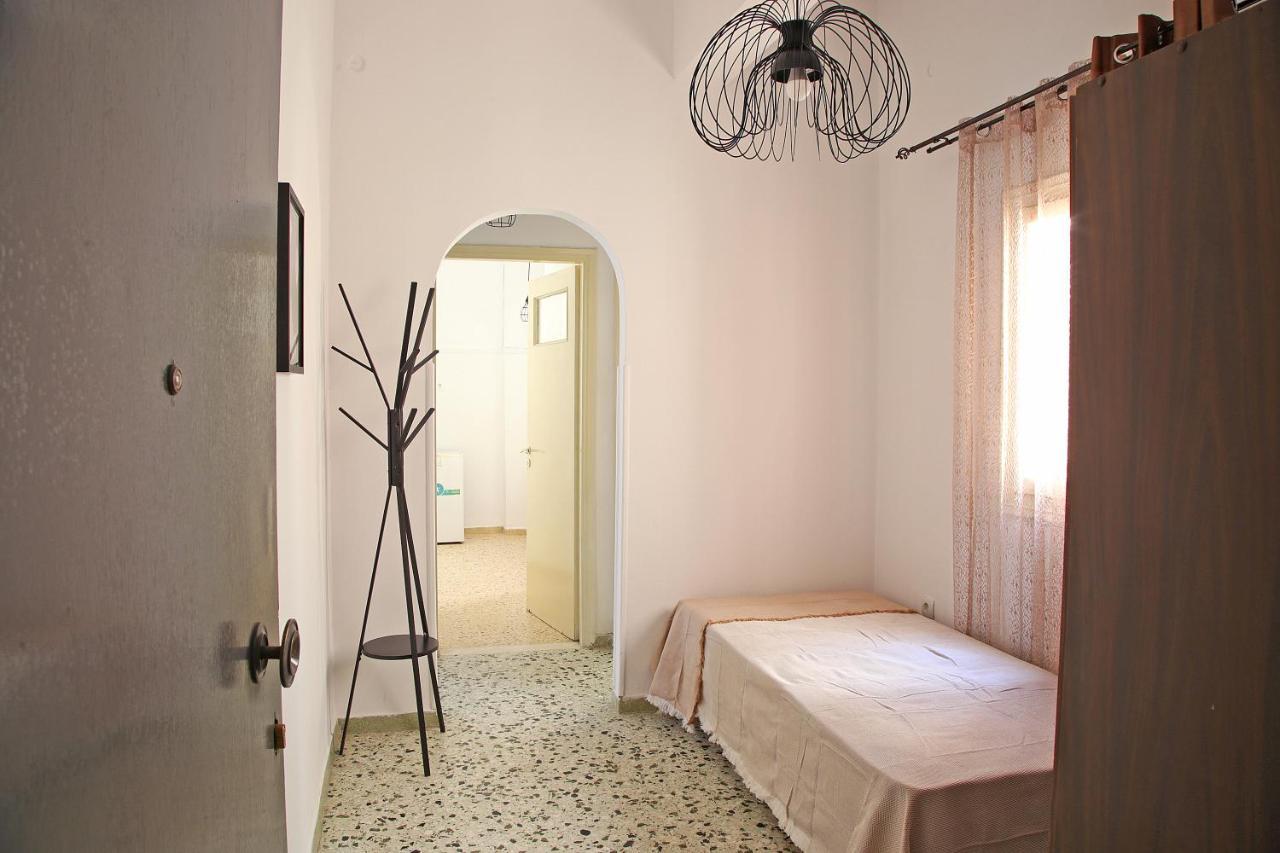 Renata Room By The Sea Near Airport Артемида Екстериор снимка